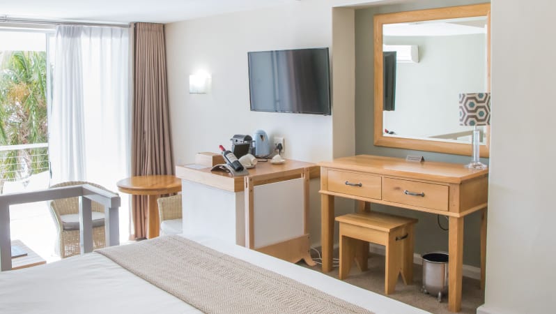 The Bay Hotel-Premier Pool Room 1_6883